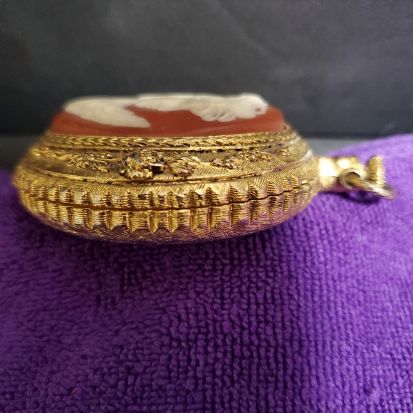 Vintage 60's Powder Compact - Picture 3 of 7